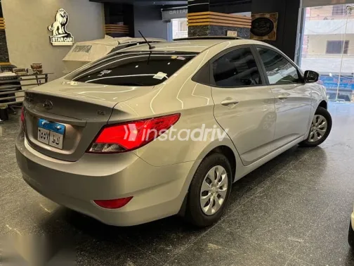 هيونداي اكسنت 2026 فضي مستعملة للبيع - 8