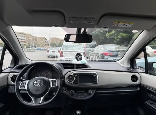 تويوتا ياريس 2013 أزرق غامق مستعملة للبيع - 5