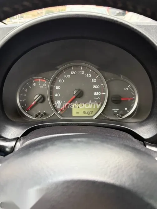 تويوتا ياريس 2013 أزرق غامق مستعملة للبيع - 6