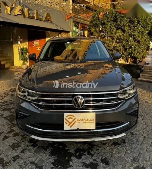 فولكس فاغن تيجون 2021 أزرق غامق مستعملة للبيع - 1