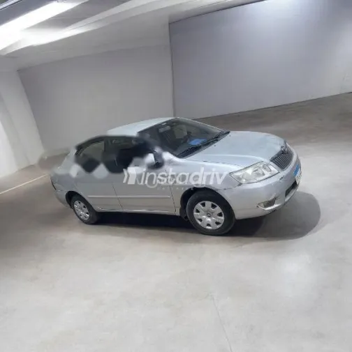 تويوتا كورولا 2006 فضي مستعملة للبيع - 1