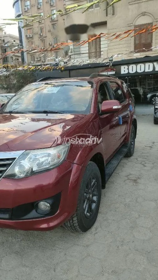 تويوتا فورتشنر 2016 أحمر غامق مستعملة للبيع - 2