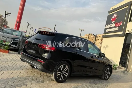 مرسيدس B 200 2022 أسود مستعملة للبيع - 3