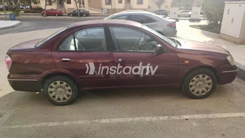 نيسان صنى 2015 أحمر غامق مستعملة للبيع - 2