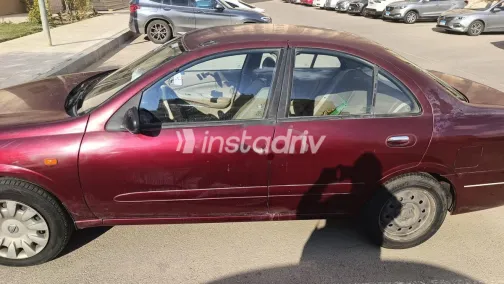 نيسان صنى 2015 أحمر غامق مستعملة للبيع - 3