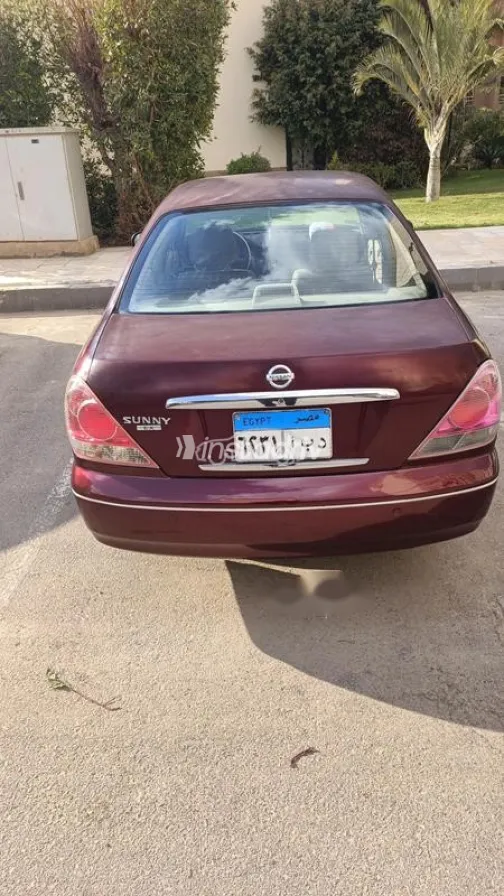 نيسان صنى 2015 أحمر غامق مستعملة للبيع - 5
