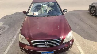 نيسان صنى 2015 أحمر غامق مستعملة للبيع