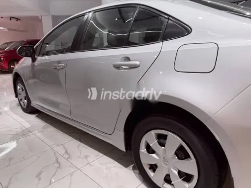 تويوتا كورولا 2020 فضي مستعملة للبيع - 4