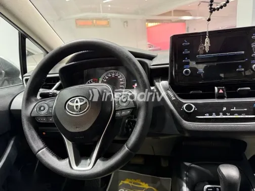 تويوتا كورولا 2020 فضي مستعملة للبيع - 10