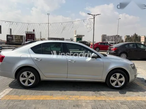سكودا اوكتافيا 2016 رمادي مستعملة للبيع - 2