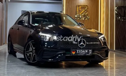 مرسيدس C 200 2024 أسود مستعملة للبيع - 1