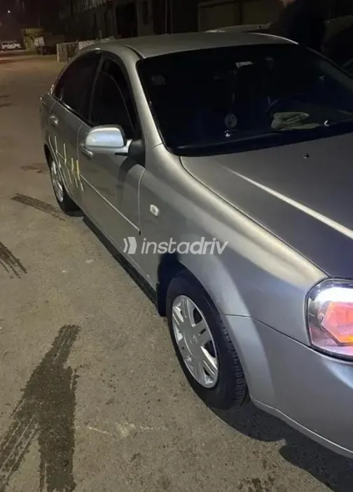 شيفروليه أوبترا 2006 فضي مستعملة للبيع - 3