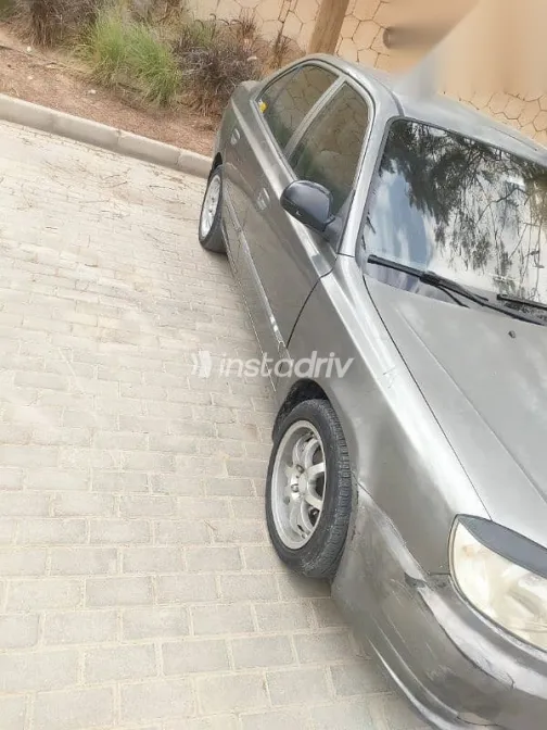 هيونداي فيرنا 2013 رمادي مستعملة للبيع - 4