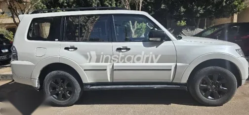 ميتسوبيشي باجيرو 2022 أبيض مستعملة للبيع - 8