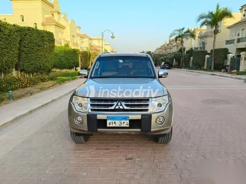 Mitsubishi Pajero 2011 Gold Used for Sale - 1