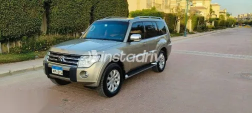 Mitsubishi Pajero 2011 Gold Used for Sale - 3