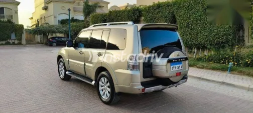 Mitsubishi Pajero 2011 Gold Used for Sale - 5