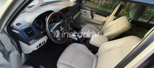 Mitsubishi Pajero 2011 Gold Used for Sale - 7