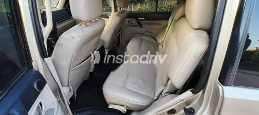 Mitsubishi Pajero 2011 Gold Used for Sale - 8