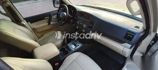 Mitsubishi Pajero 2011 Gold Used for Sale - 9