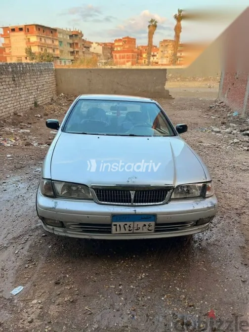 نيسان صنى 1999 فضي مستعملة للبيع - 3