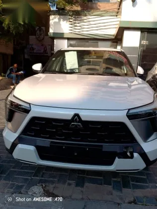 ميتسوبيشي اوت لاندر 2026 أبيض جديدة للبيع