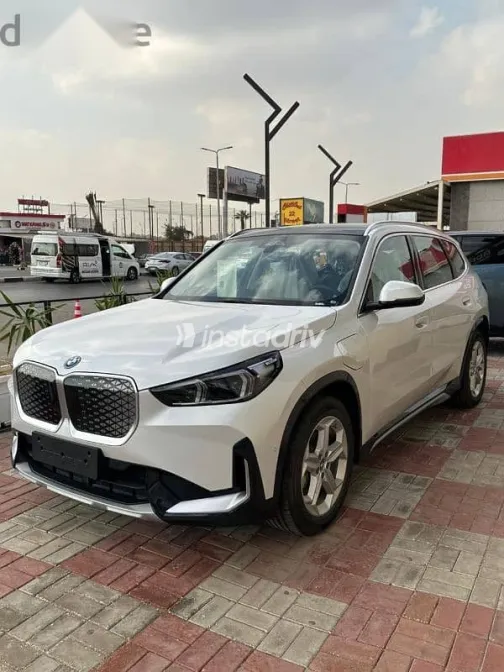 بي ام دبليو اى اكس 1 2025 أبيض جديدة للبيع - 5