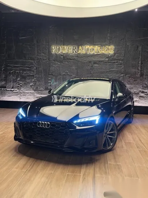 اودي A5 2023 أسود مستعملة للبيع - 1