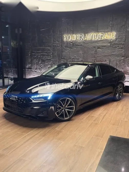 اودي A5 2023 أسود مستعملة للبيع - 2