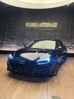 اودي A5 2023 أسود مستعملة للبيع