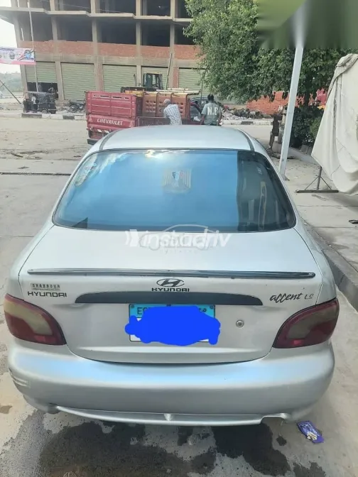 هيونداي اكسنت 2006 فضي مستعملة للبيع - 2