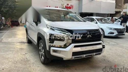 ميتسوبيشي اكسباندر 2025 أبيض جديدة للبيع - 2