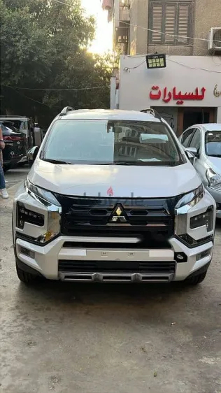 ميتسوبيشي اكسباندر 2025 أبيض جديدة للبيع