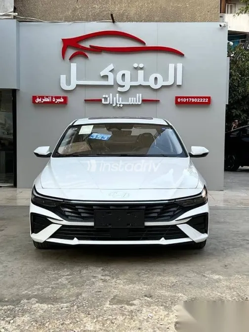 هيونداي إلنترا 2025 أبيض جديدة للبيع - 1