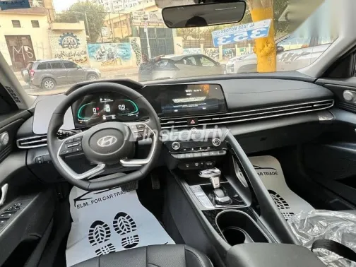 هيونداي إلنترا 2025 أبيض جديدة للبيع - 5