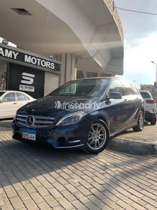 مرسيدس B 200 2013 أزرق غامق مستعملة للبيع - 2