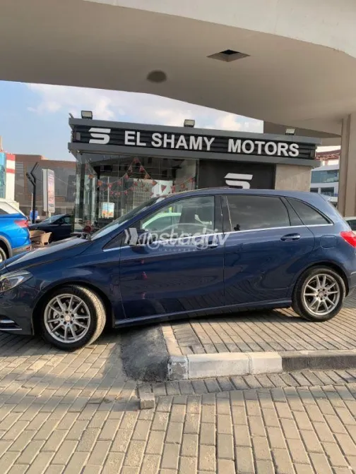 مرسيدس B 200 2013 أزرق غامق مستعملة للبيع - 3