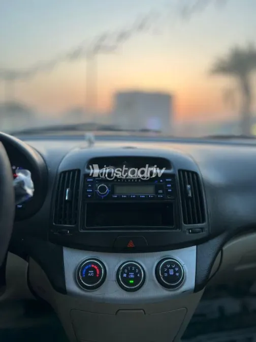 هيونداي إلنترا 2008 أسود مستعملة للبيع - 4