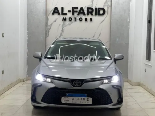 تويوتا كورولا 2022 فضي مستعملة للبيع - 2