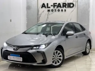 تويوتا كورولا 2022 فضي مستعملة للبيع