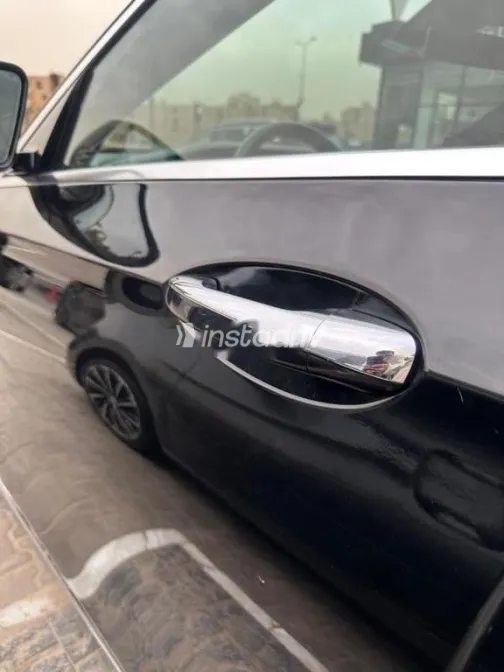 Mercedes E 200 2020 Black Used for Sale - 3