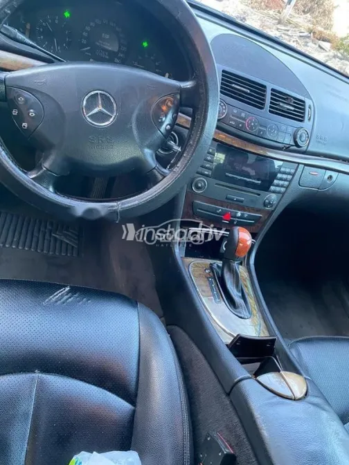 مرسيدس E 200 2006 أسود مستعملة للبيع - 2