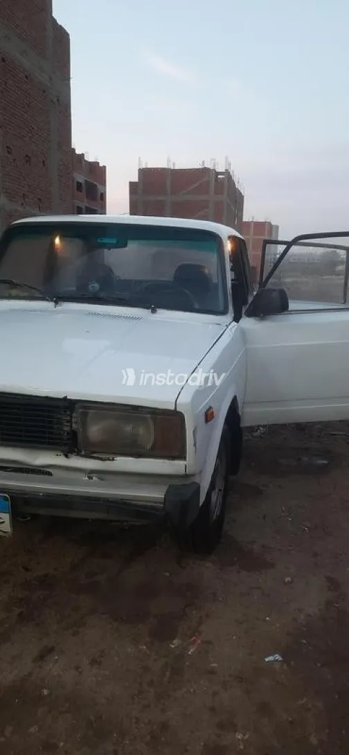 لادا 2105 1995 أبيض مستعملة للبيع - 2
