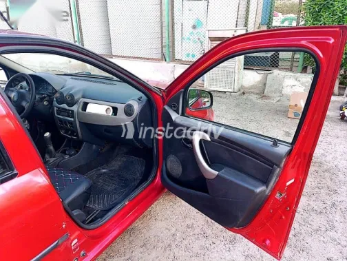 Renault Logan 2013 Red Used for Sale - 5