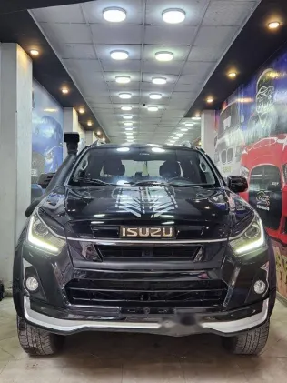 ايسوزو دى ماكس 2023 أسود مستعملة للبيع