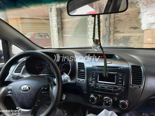 كيا سيراتو 2017 أبيض مستعملة للبيع - 6