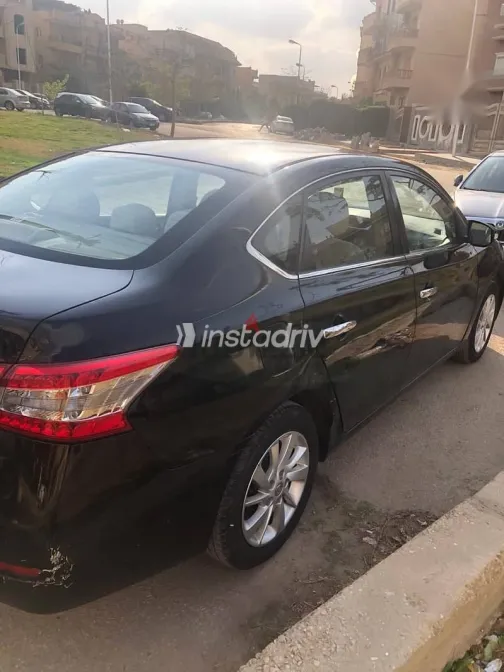 نيسان سنترا 2023 أسود مستعملة للبيع - 2