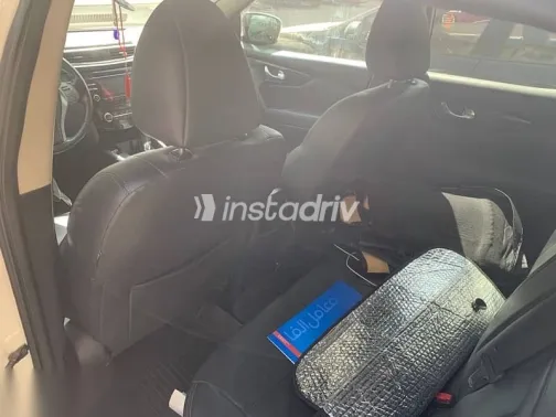 نيسان قشقاي 2017 أبيض مستعملة للبيع - 2