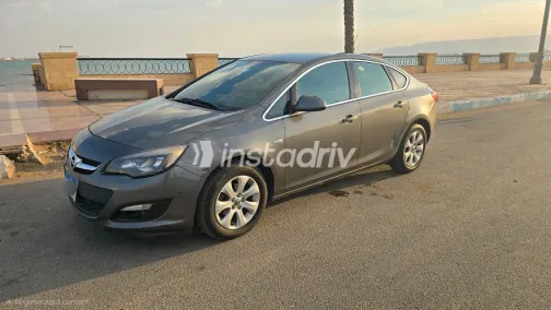 اوبل أسترا 2020 أبيض مستعملة للبيع - 3