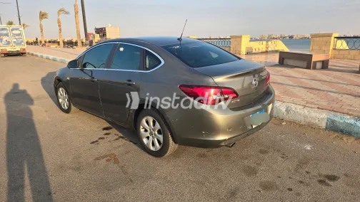 اوبل أسترا 2020 أبيض مستعملة للبيع - 4